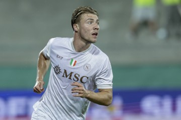 米体:霍伊伦的表现得到了孔蒂认可,他将在欧冠中首发出战曼城