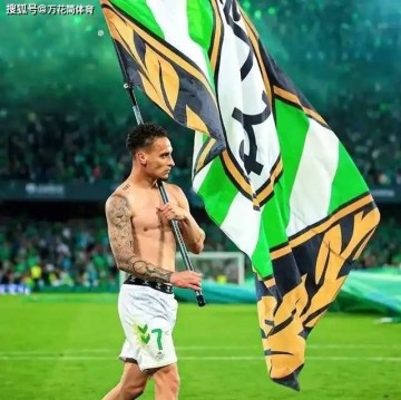 球迷高呼留人!安东尼或无奈离队,曼联愿4折甩卖,贝蒂斯买不起