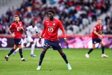 法甲争二生死局:里尔VS马赛,欧冠直通卡的终极竞逐