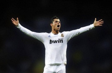 莱万欧冠淘汰赛34球,并列第三,C罗断崖式第一,那梅西表现如何?