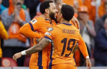 1-1平垫底狼队+24分丢12分!阿莫林3-4-3失灵,曼联争五悬了?