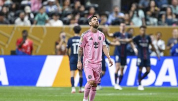 梅西38岁生涯第6次0-4溃败!尽管获74分,仰天长叹