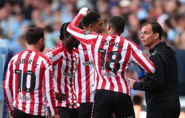 一支法甲降级队的主帅,将阔别英超8年的球队带了回来