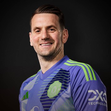 曼联本周官宣39岁门将续约!4000万粉碎大马丁红魔梦,奥纳纳不走买不起