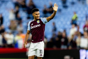 镜报:曼联和维拉谈过拉什福德&沃特金斯互换,现在曼联仍关注他