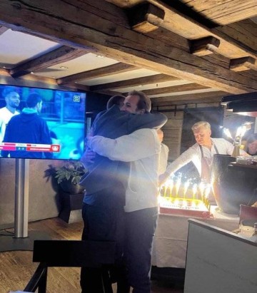 同为热刺旧将！凯恩与戴尔开心拥抱 庆祝生涯首冠