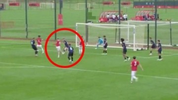 太阳报:15岁小鲁尼打入曼联U18生涯首球 但风头仍被14岁队友盖过